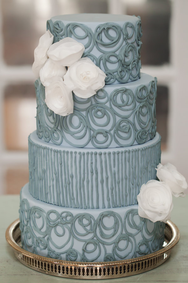 robins egg wedding cake, blue and white