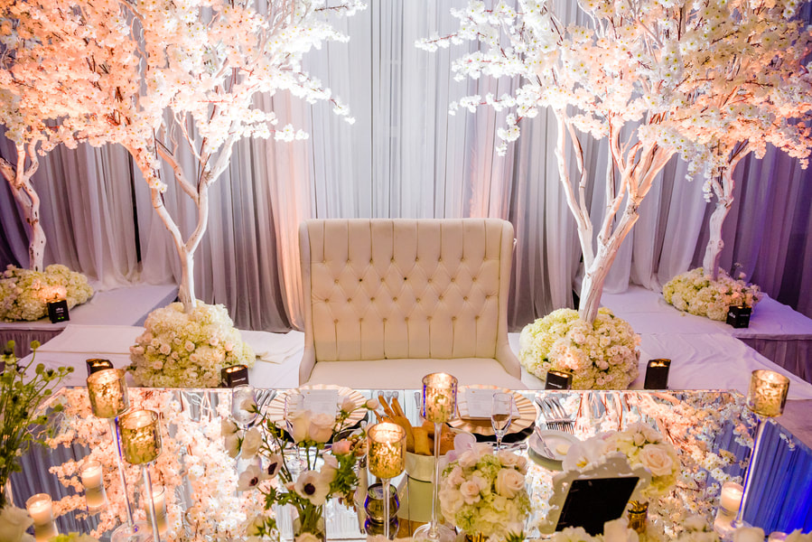 gold wedding sweetheart table